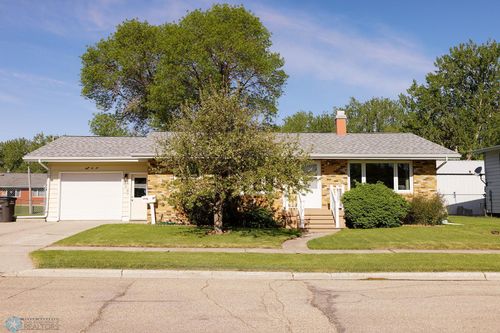 806 East St, Bottineau, ND, 58318-1806 | Card Image