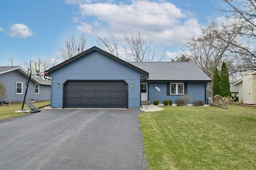 16285 W Mayflower Dr, New Berlin, WI, 53151-9228 | Card Image