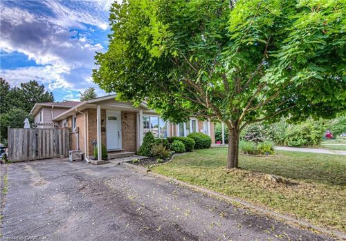 a-483 Kingscourt Dr, Waterloo, ON, N2K2X9 | Card Image