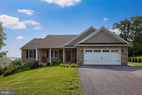 205 Wildflower Dr, East Earl, PA, 17519-8805 | Card Image