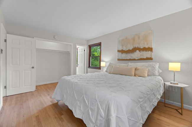 Primary bedroom with an ensuite | Image 12