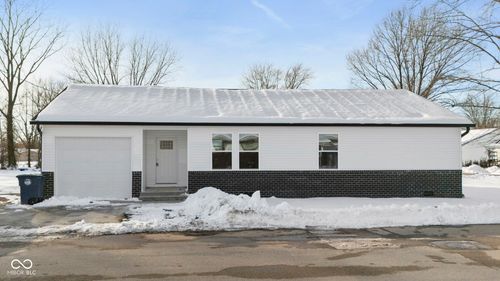 982 N 3rd St, Austin, IN, 47102-1820 | Card Image