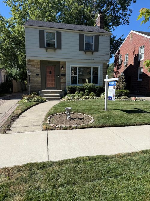 5273 Hillcrest St, Grosse Pointe, MI, 48236-2103 | Card Image