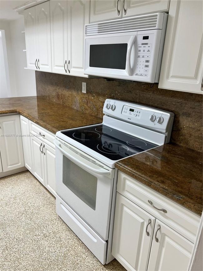 10820 - 10820 Sw 78 Th Ave, Home with 3 bedrooms, 2 bathrooms and null parking in Pinecrest FL | Image 5