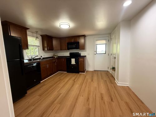 3-9 Brewer St, New London, CT, 06320-6071 | Card Image