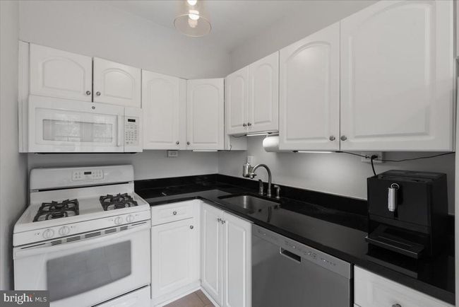 APT-402 - 3028 Wisconsin Ave Nw, Condo with 2 bedrooms, 2 bathrooms and null parking in WASHINGTON DC | Image 9