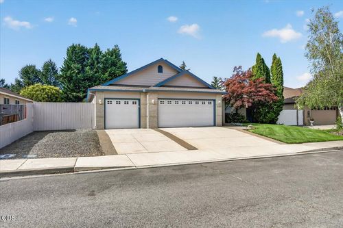 3460 Blue Blossom Dr, Medford, OR, 97504-9639 | Card Image