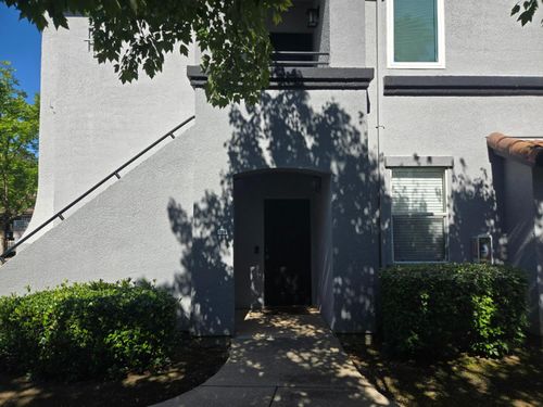 121-5201 Laguna Oaks Dr, Elk Grove, CA, 95758-7324 | Card Image