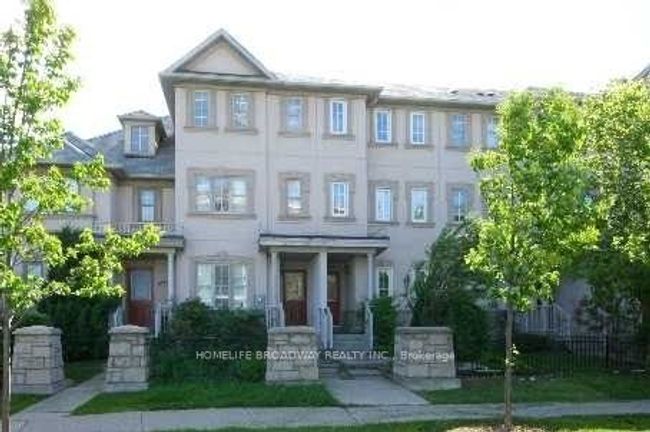 9091 Yonge St, Home with 3 bedrooms, 3 bathrooms and 2 parking in Richmond Hill ON | Image 1
