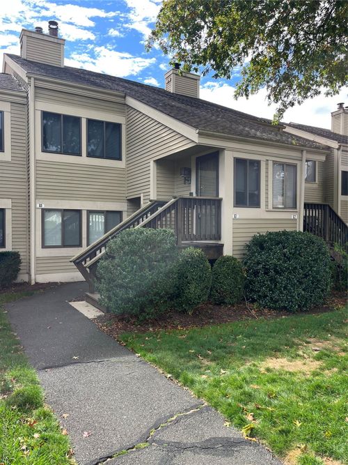 61 Fox Run, South Salem, NY, 10590-2403 | Card Image