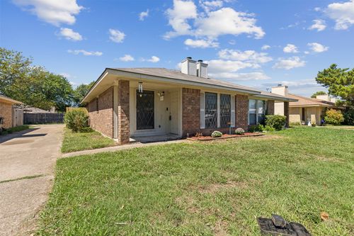 2410 Lido Ln, Arlington, TX, 76015-1043 | Card Image