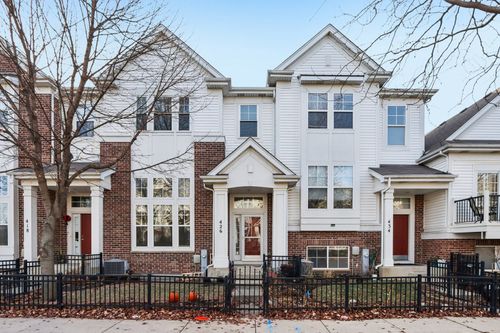 426 Plaza Pl, Aurora, IL, 60504-4402 | Card Image