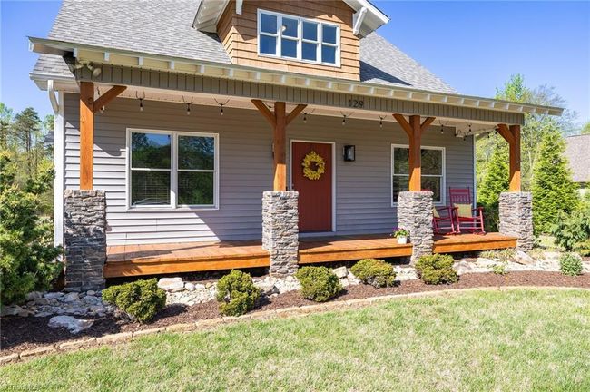 Kidd Rd Front Porch | Image 41