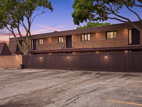 1c-520 E Main St, Barrington, IL, 60010-3385 | Card Image
