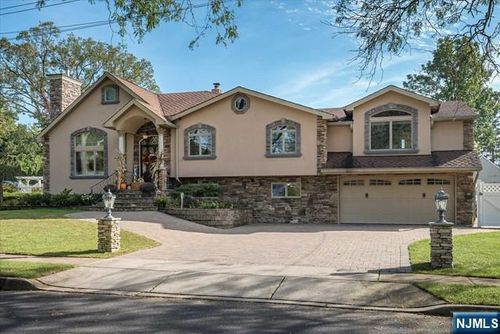 16 Lawrence Rd, Wayne, NJ, 07470-2718 | Card Image