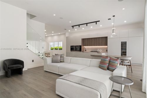 18955 Atlantic Blvd, Sunny Isles Beach, FL, 33160-2301 | Card Image