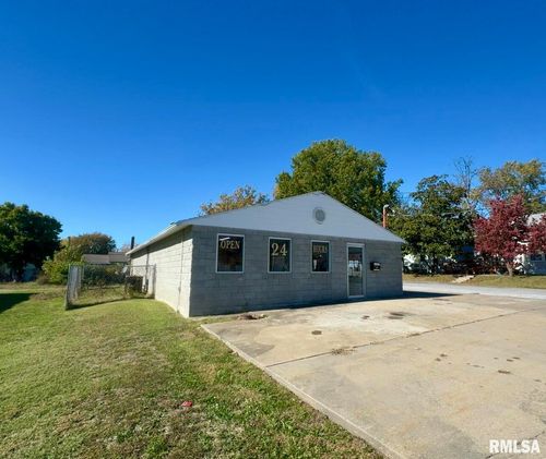 509 N Victor St, Christopher, IL, 62822-1129 | Card Image