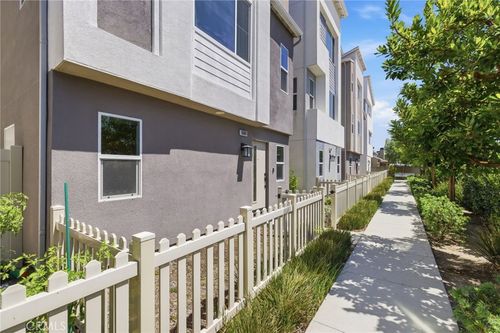 10881 N Shoal Dr, Anaheim, CA, 92801 | Card Image