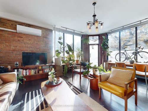 134 Pendrith St, Toronto, ON, M6G1R7 | Card Image