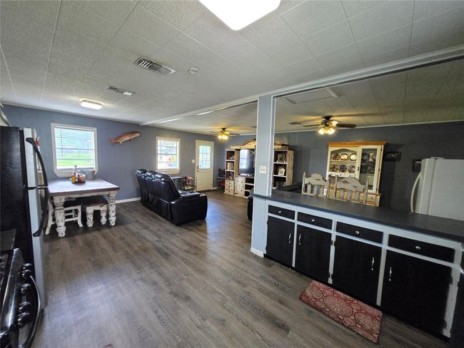 610 E Division St, House other with 3 bedrooms, 2 bathrooms and 3 parking in Edna TX | Image 20