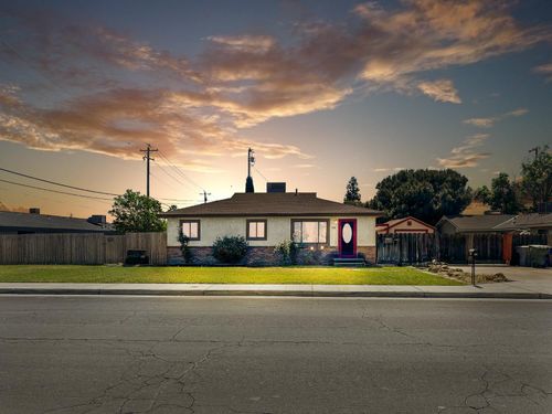 560 W Stuart Ave, Clovis, CA, 93612-0730 | Card Image