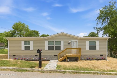 222 Virginia Ave Nw, Harriman, TN, 37748-2834 | Card Image