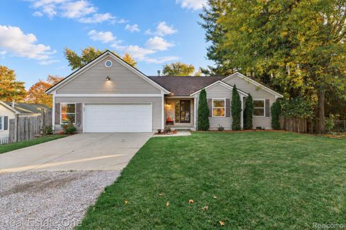 1117 Burgoyne Blvd, Rochester Hills, MI, 48307-2504 | Card Image