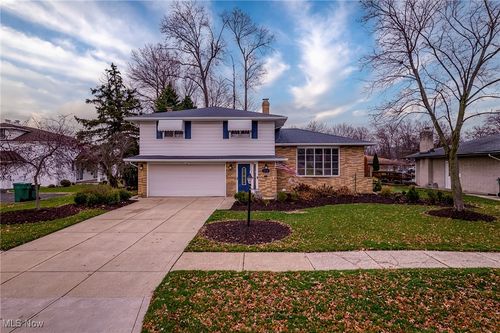 6135 Winchester Drive, Seven Hills, OH, 44131 | Card Image