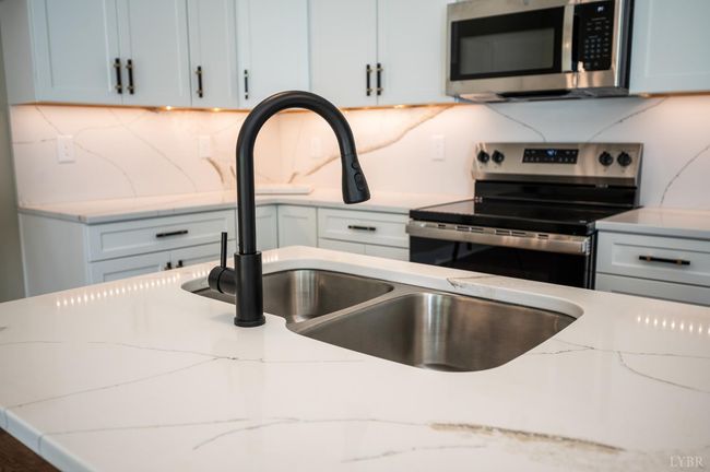 61 Luke Ct, Townhouse with 3 bedrooms, 3 bathrooms and null parking in Rustburg VA | Image 9