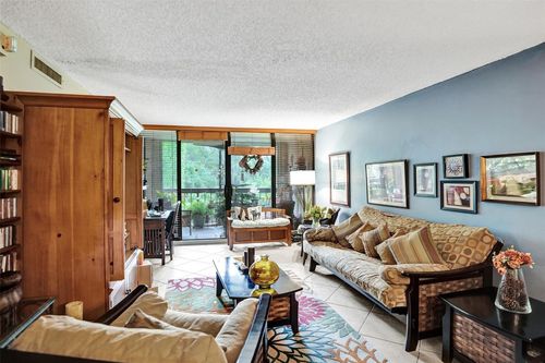 206-8415 Forest Hills Dr, Coral Springs, FL, 33065-5487 | Card Image