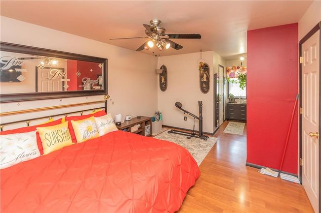 Primary Bedroom with Dressing Area & Ensuite | Image 29