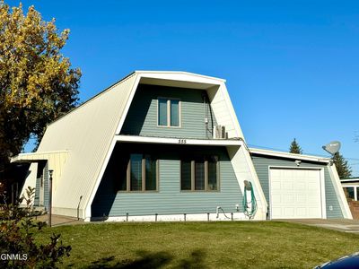 555 1 1st Avenue Sw, House other with 3 bedrooms, 2 bathrooms and null parking in Beach ND | Image 3