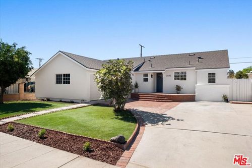 7045 Varna Ave, North Hollywood, CA, 91605-4418 | Card Image