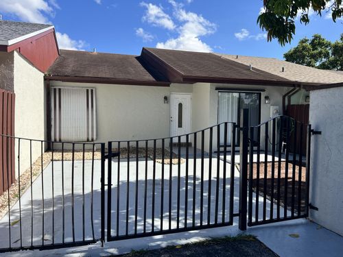 5672 Biscayne Dr, Greenacres, FL, 33463-4718 | Card Image