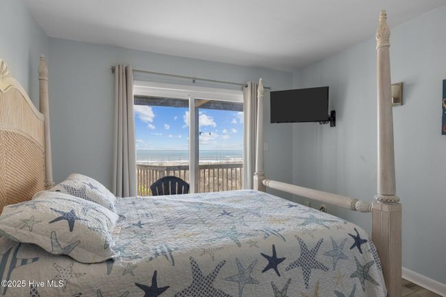WEST - 2003 Ocean Dr, Townhouse with 4 bedrooms, 3 bathrooms and null parking in Emerald Isle NC | Image 28