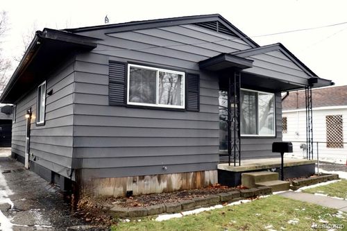 3915 Augusta St, Flint, MI, 48532-5268 | Card Image