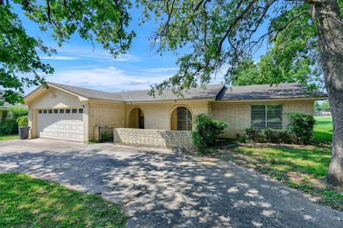 910 Kiowa Dr W, Lake Kiowa, TX, 76240-9561 | Card Image