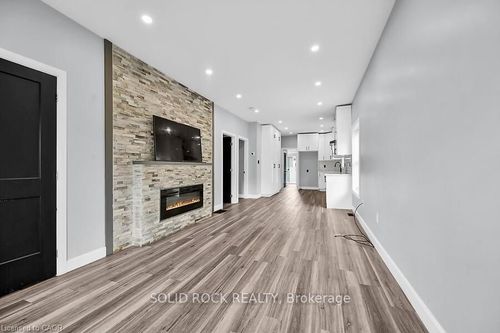 16 Webling St, Brantford, ON, N3S2S7 | Card Image