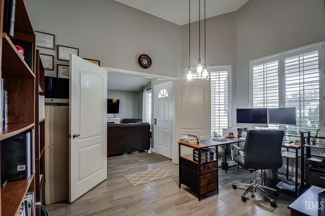 10207 Bay Colony Dr, House other with 3 bedrooms, 2 bathrooms and null parking in Bakersfield CA | Image 18