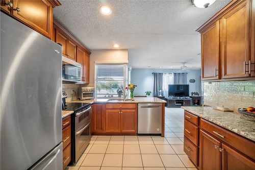 7940 Nw 8th St, Margate, FL, 33063-4037 | Card Image