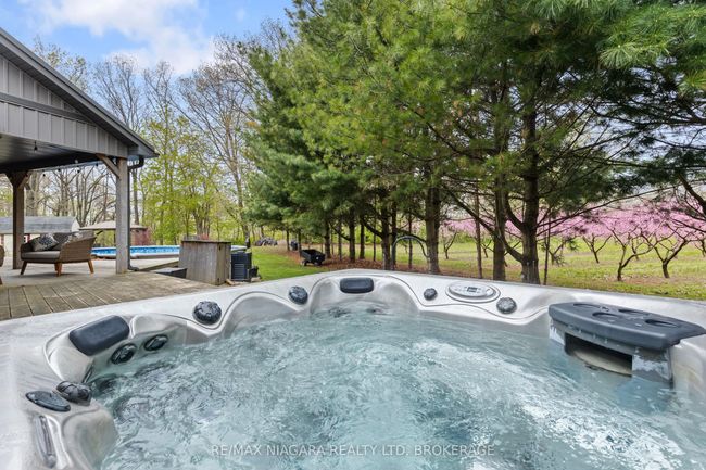 1382 Mcnab Rd, House other with 2 bedrooms, 2 bathrooms and 10 parking in Niagara on the Lake ON | Image 8