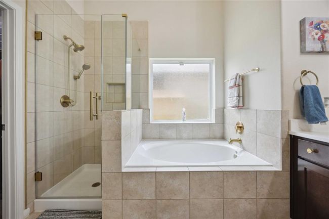 21722 Rainfall Park Dr, House other with 6 bedrooms, 4 bathrooms and 2 parking in Spring TX | Image 15