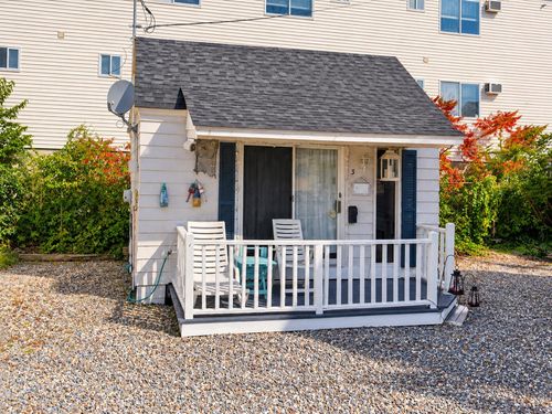 3-17 Whitten Street, Hampton, NH, 03842 | Card Image