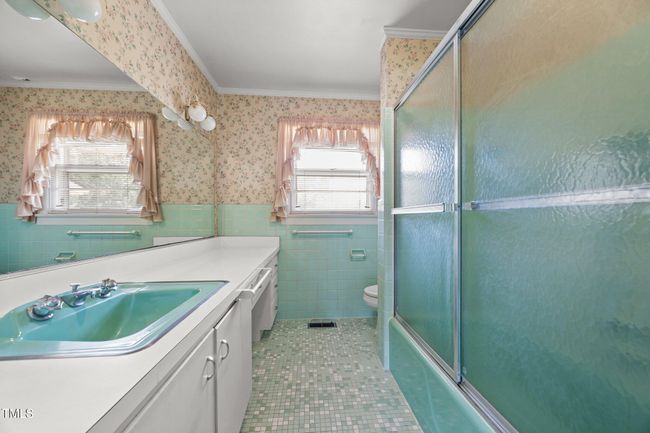 Bathroom 1 | Image 35