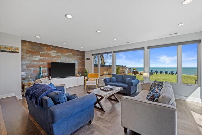 2533 Lakeshore Dr, House other with 5 bedrooms, 3 bathrooms and null parking in Sheboygan WI | Image 16
