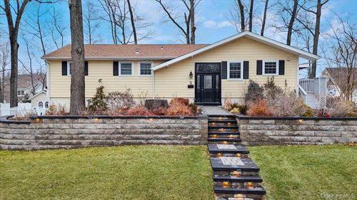 5 Indian Dr, West Nyack, NY, 10994-2110 | Card Image