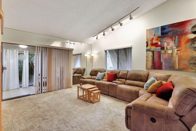 10088 Shadywood Pl, Condo with 2 bedrooms, 2 bathrooms and null parking in Boynton Beach FL | Image 9