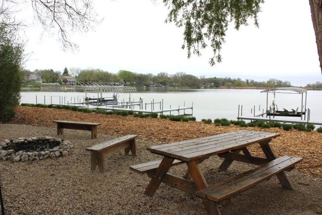 972 W Shore Dr, House other with 3 bedrooms, 3 bathrooms and 3 parking in Fox Lake IL | Image 25