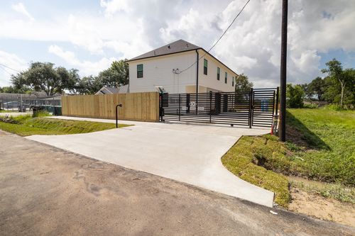 5036 Mallow St, Houston, TX, 77033-3907 | Card Image