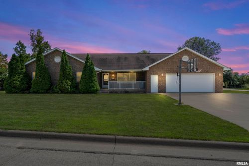 908 Se 9th Avenue, Cascade, IA, 52033 | Card Image